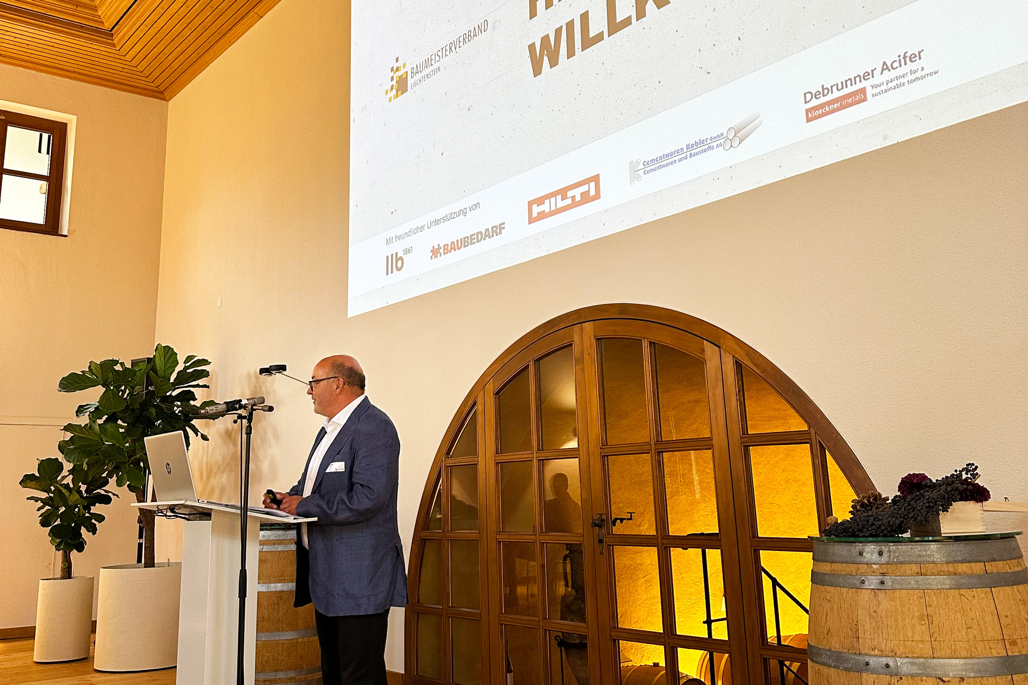 Fachkonferenz mit Willi Willi über Bauindustrie, Networking und moderne Technologien im eleganten Ambiente.