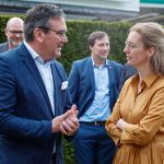 Vizeregierungschefin Sabine Monauni, Mitte, zusammen mit Vertretern der Gruppe Internationales Grenzlandtreffen, vertreten durch zahlreiche Geschaeftsfuehrer von Handwerks- und Wirtschaftskammern aus der Schweiz, Oesterreich und Deutschland, aufgenommen am Freitag, 29. April 2022, im Restaurant Au in Vaduz. Foto & Copyright: IKR/Eddy Risch.